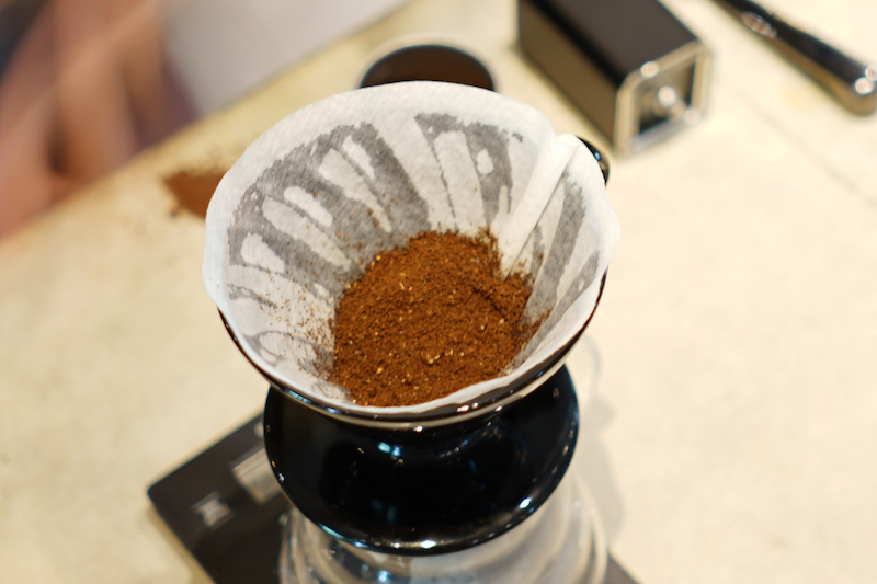 コーヒーの粉を平らにセット
