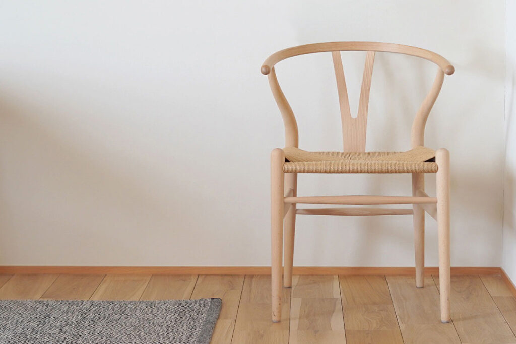 Yチェアの中でも最もリーズナブルなソープ仕上げ