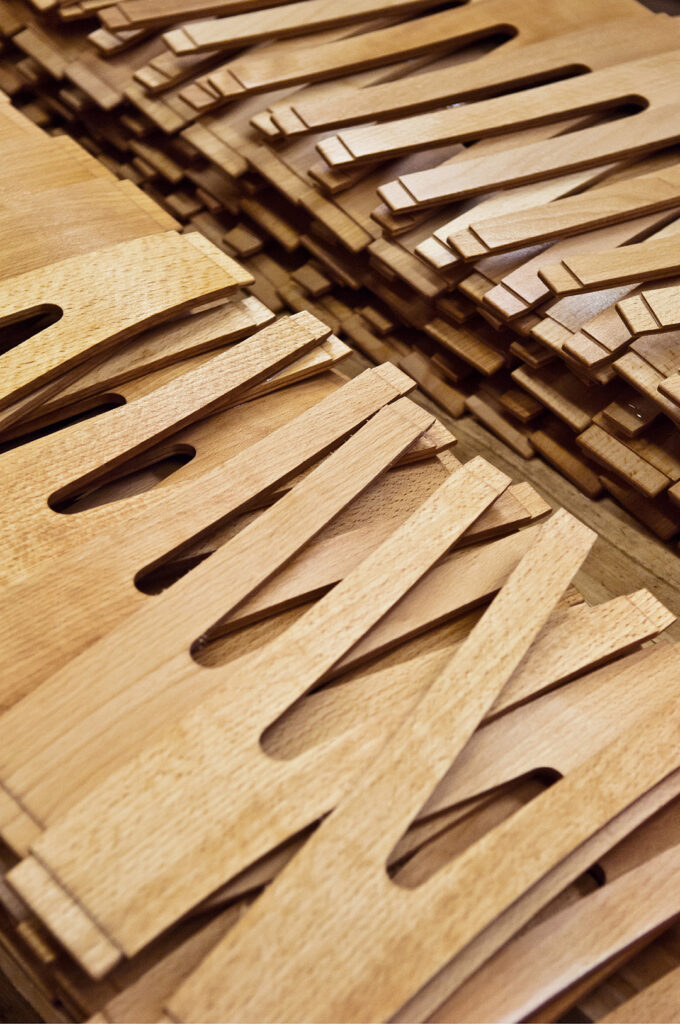 Yチェアの「デザインのアイコン」でありながら「構造の要」であり「快適さの仕掛け」