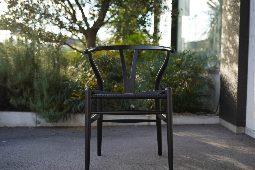 他と違う、艶のある黒は高級感があります