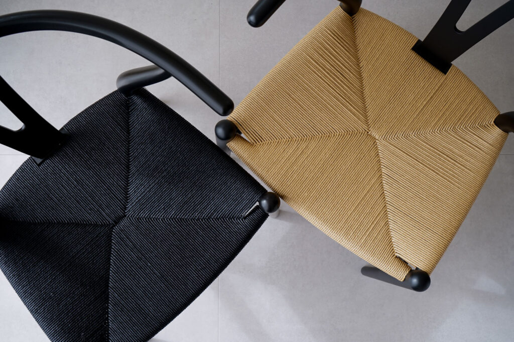 左：ユーカリブラック／右：ビーチソフトブラック